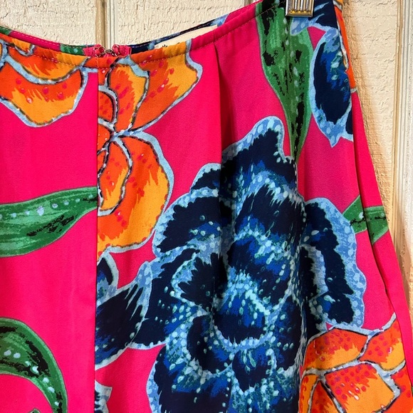 Show Me Your Mumu Sawyer Shorts in Floratopia, size XS. Tiny spot (see photos). - Picture 4 of 8